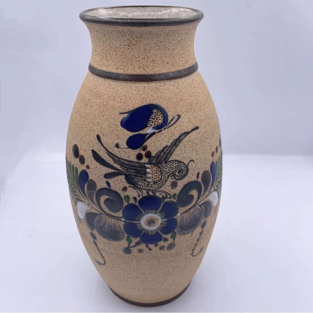 Mexican folk art tonala pottery vase, signed hand painted sandstone